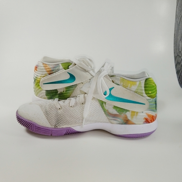 Nike Kyrie 2 Easter Edition Athletic Sneakers Youth Size 6.5 Style 826673-105 - Picture 5 of 11